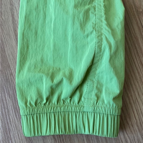 ❤️ Lululemon Lightweight Hooded Jacket in Yellow Serpentine Size 2 NWOT - Picture 5 of 13